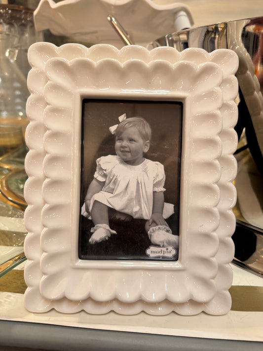 White Scalloped Frame: 4x6
