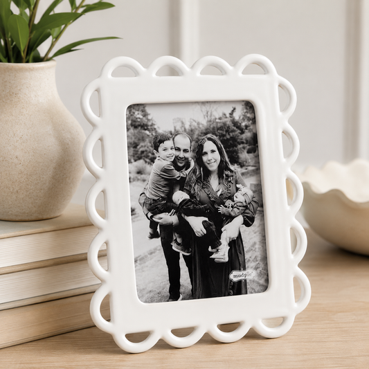 White Open Scallop Edge Frame: 5x7