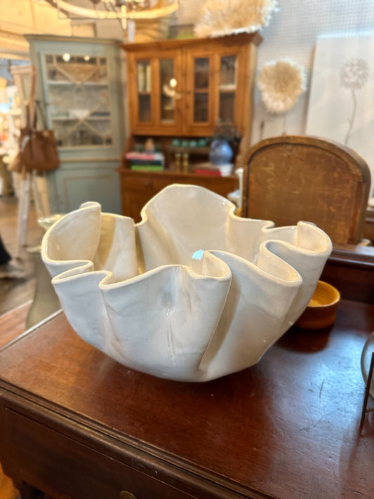 Large White Ruffle Bowl (12TL)